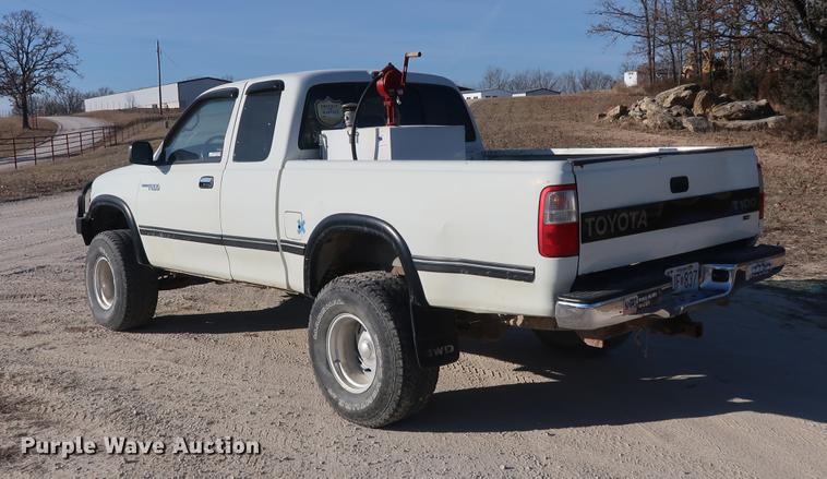image for item DD9553 1996 Toyota T100 SR5 XtraCab pickup truck