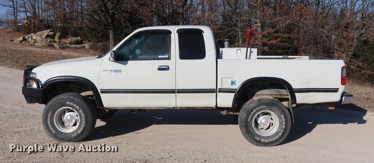 image for item DD9553 1996 Toyota T100 SR5 XtraCab pickup truck