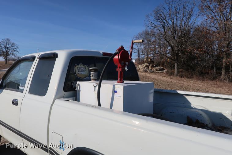 image for item DD9553 1996 Toyota T100 SR5 XtraCab pickup truck