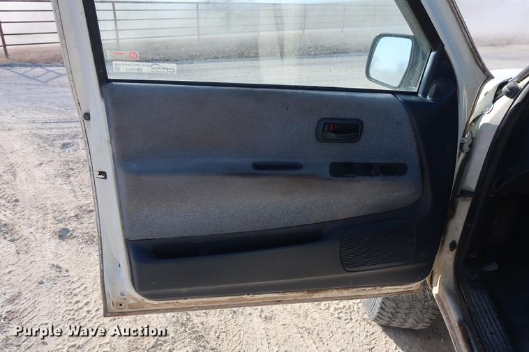 image for item DD9553 1996 Toyota T100 SR5 XtraCab pickup truck