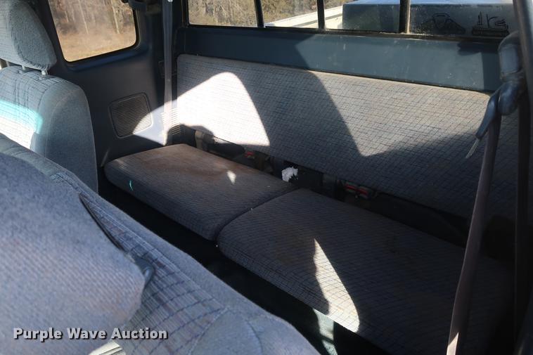 image for item DD9553 1996 Toyota T100 SR5 XtraCab pickup truck