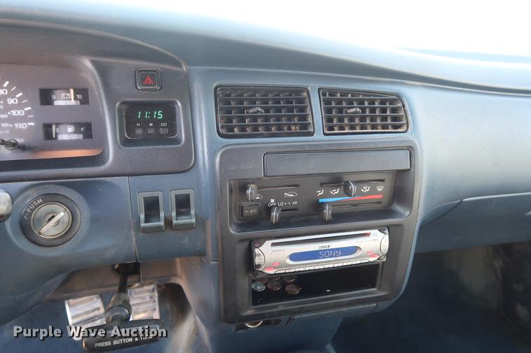 image for item DD9553 1996 Toyota T100 SR5 XtraCab pickup truck