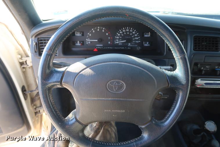image for item DD9553 1996 Toyota T100 SR5 XtraCab pickup truck