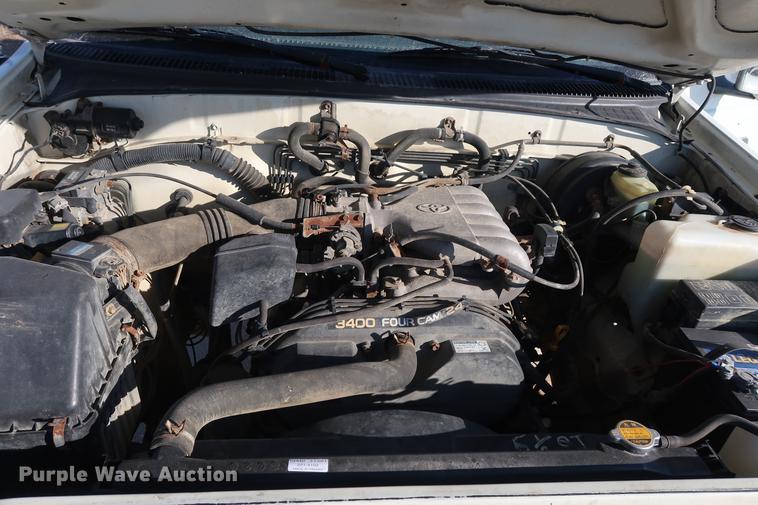 image for item DD9553 1996 Toyota T100 SR5 XtraCab pickup truck