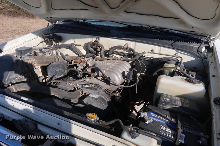 image for item DD9553 1996 Toyota T100 SR5 XtraCab pickup truck