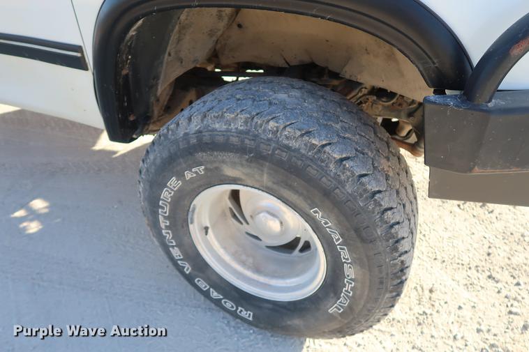 image for item DD9553 1996 Toyota T100 SR5 XtraCab pickup truck