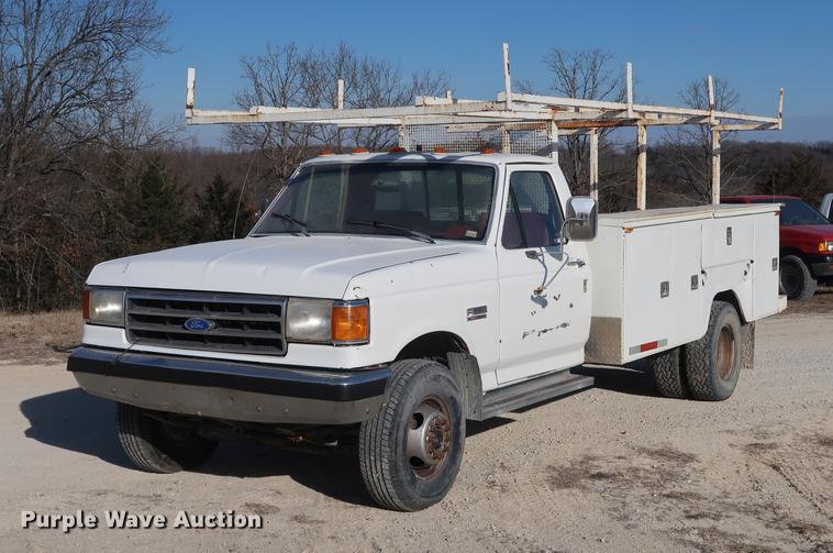image for item DD9554 1991 Ford F450 Super Duty utility truck