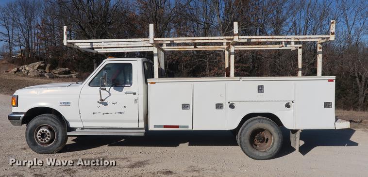 image for item DD9554 1991 Ford F450 Super Duty utility truck