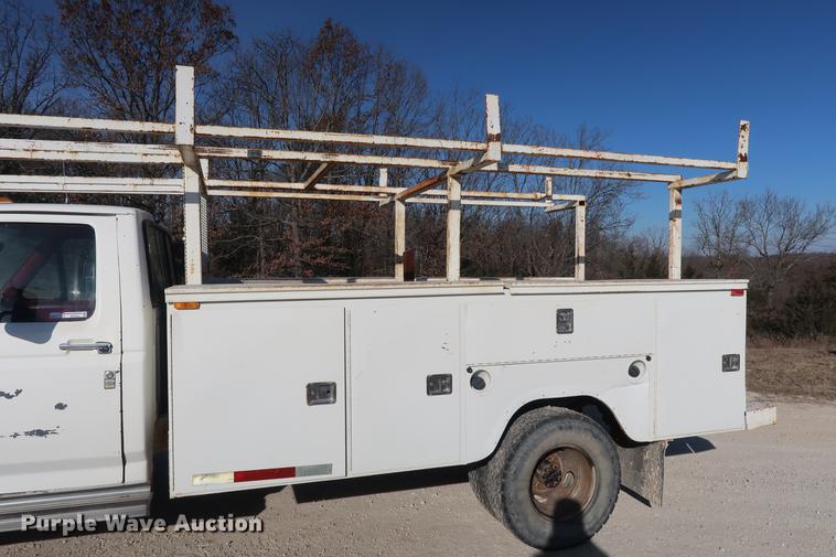 image for item DD9554 1991 Ford F450 Super Duty utility truck