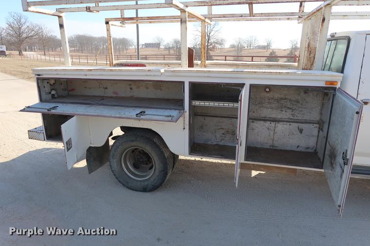 image for item DD9554 1991 Ford F450 Super Duty utility truck