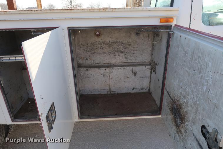 image for item DD9554 1991 Ford F450 Super Duty utility truck