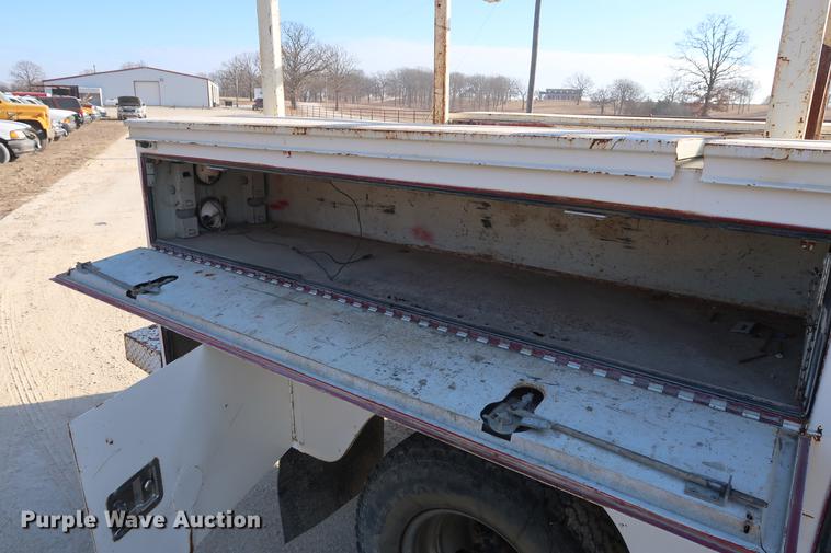 image for item DD9554 1991 Ford F450 Super Duty utility truck