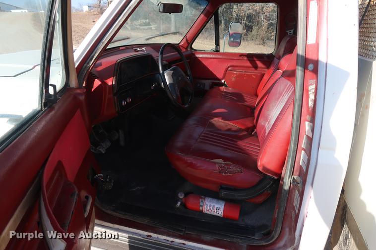 image for item DD9554 1991 Ford F450 Super Duty utility truck