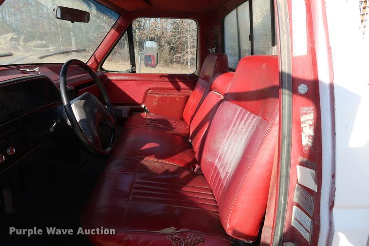 image for item DD9554 1991 Ford F450 Super Duty utility truck