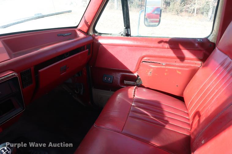 image for item DD9554 1991 Ford F450 Super Duty utility truck