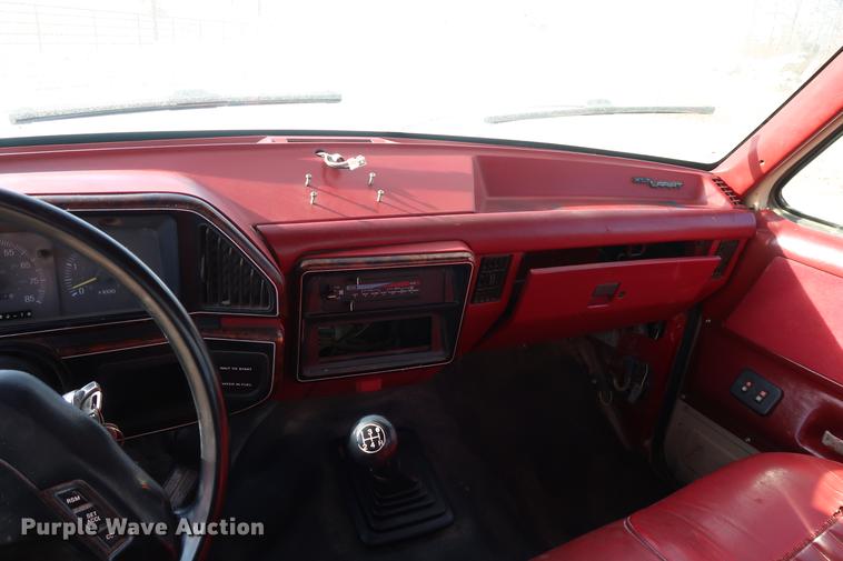 image for item DD9554 1991 Ford F450 Super Duty utility truck