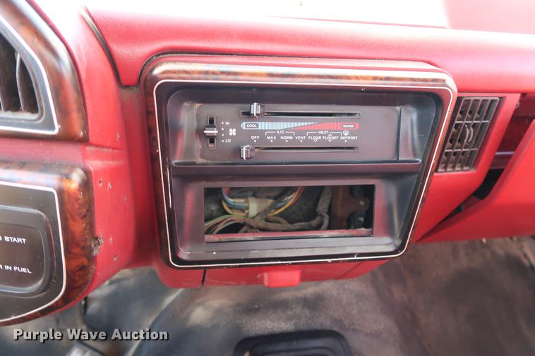 image for item DD9554 1991 Ford F450 Super Duty utility truck