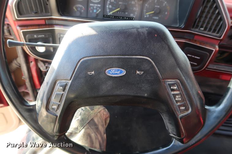 image for item DD9554 1991 Ford F450 Super Duty utility truck