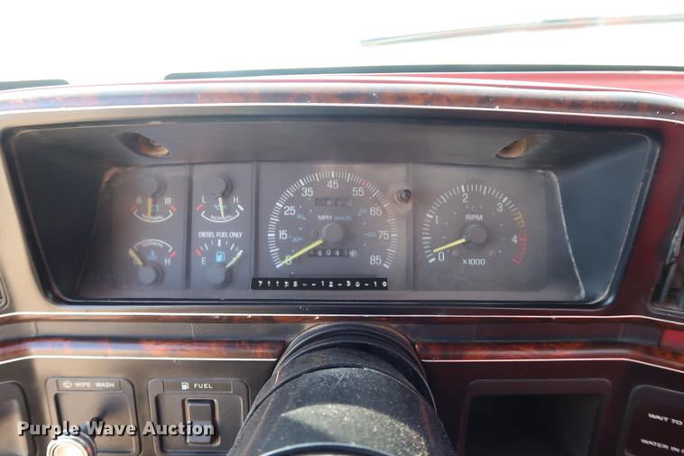 image for item DD9554 1991 Ford F450 Super Duty utility truck