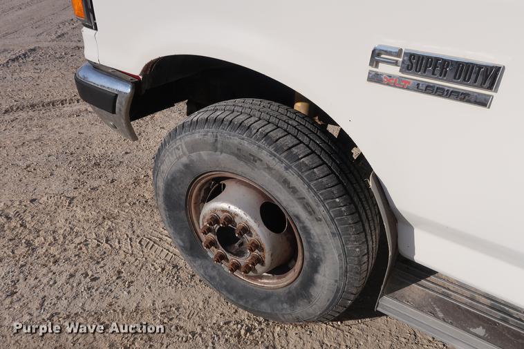 image for item DD9554 1991 Ford F450 Super Duty utility truck