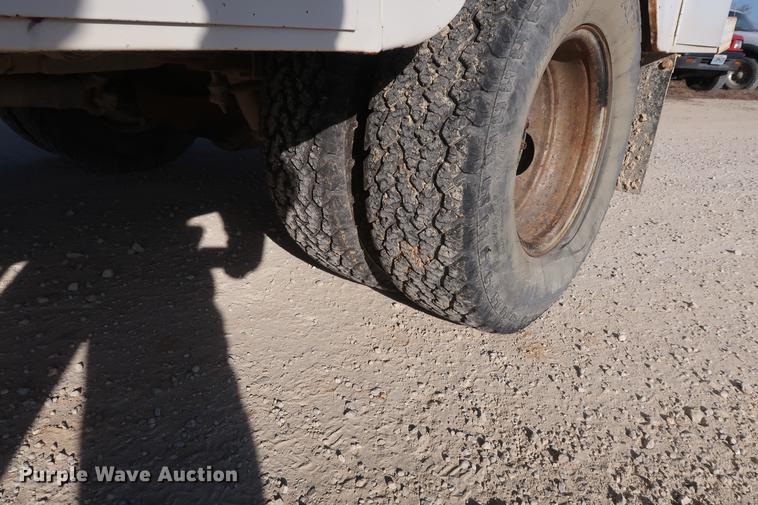 image for item DD9554 1991 Ford F450 Super Duty utility truck