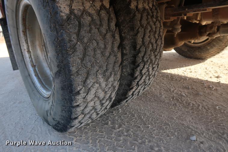 image for item DD9554 1991 Ford F450 Super Duty utility truck