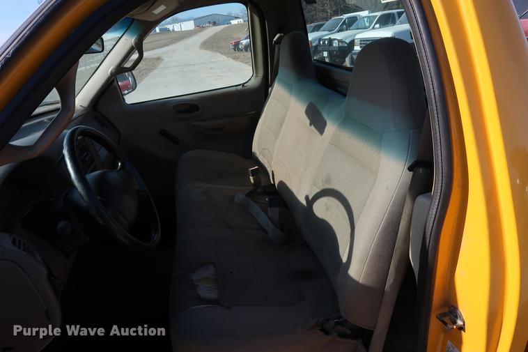 image for item DD9555 2001 Ford F150 pickup truck