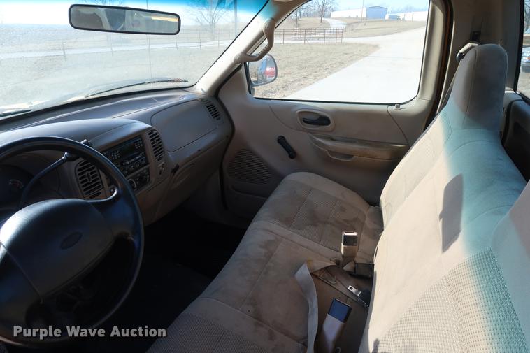 image for item DD9555 2001 Ford F150 pickup truck