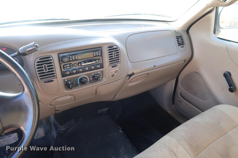 image for item DD9555 2001 Ford F150 pickup truck