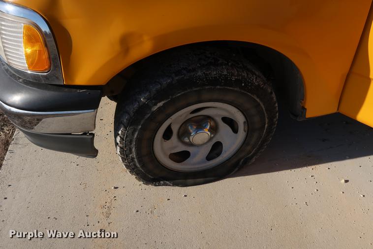 image for item DD9555 2001 Ford F150 pickup truck