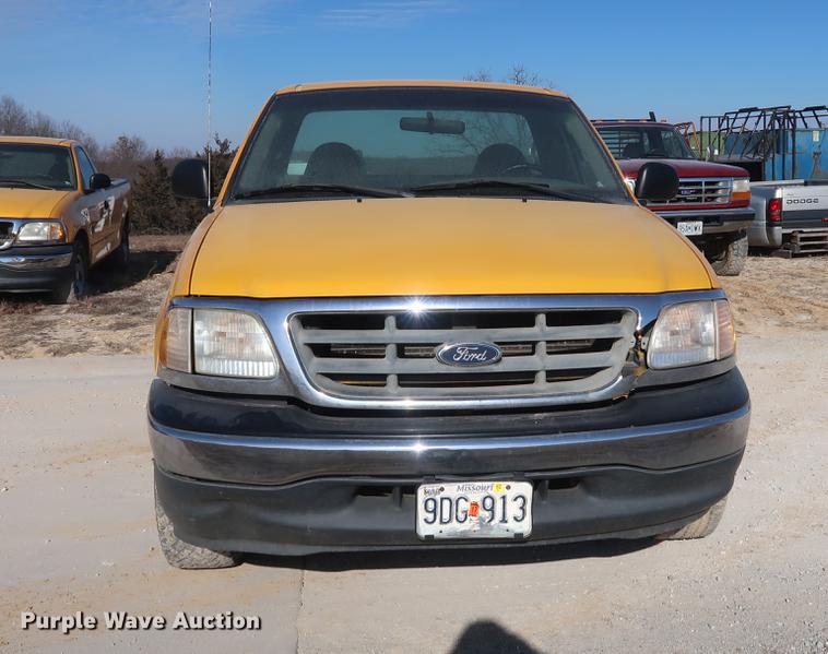 image for item DD9556 2001 Ford F150 pickup truck
