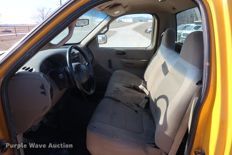 image for item DD9556 2001 Ford F150 pickup truck