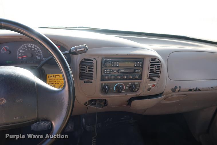 image for item DD9556 2001 Ford F150 pickup truck