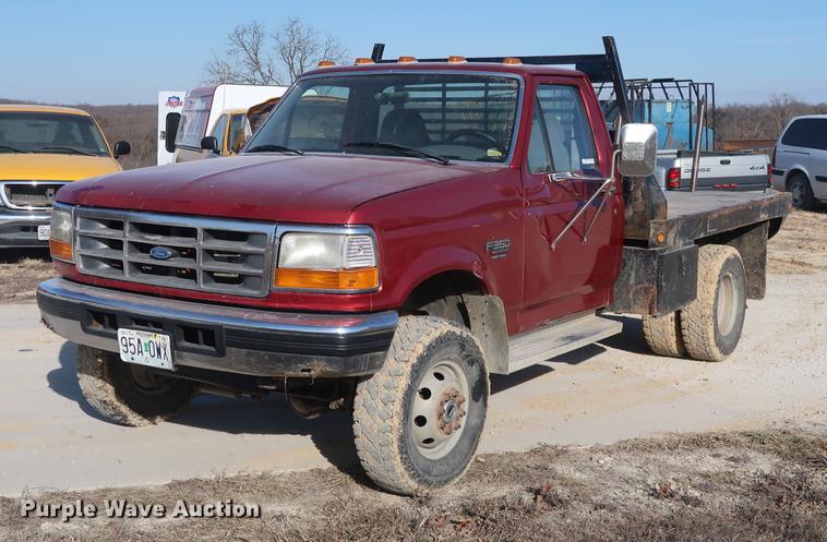 image for item DD9557 1997 Ford F350 flatbed pickup truck