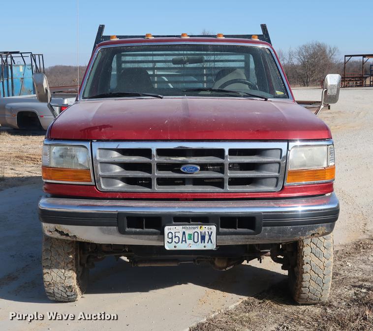 image for item DD9557 1997 Ford F350 flatbed pickup truck