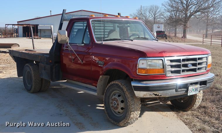 image for item DD9557 1997 Ford F350 flatbed pickup truck