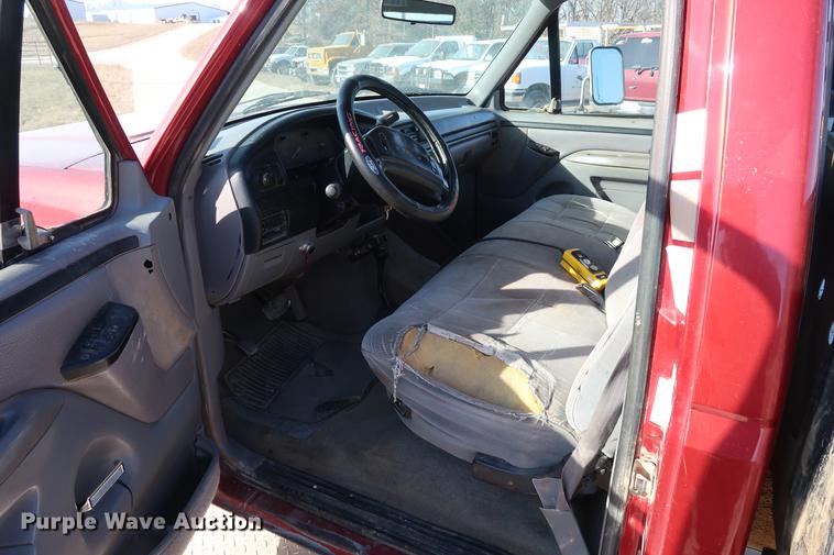 image for item DD9557 1997 Ford F350 flatbed pickup truck