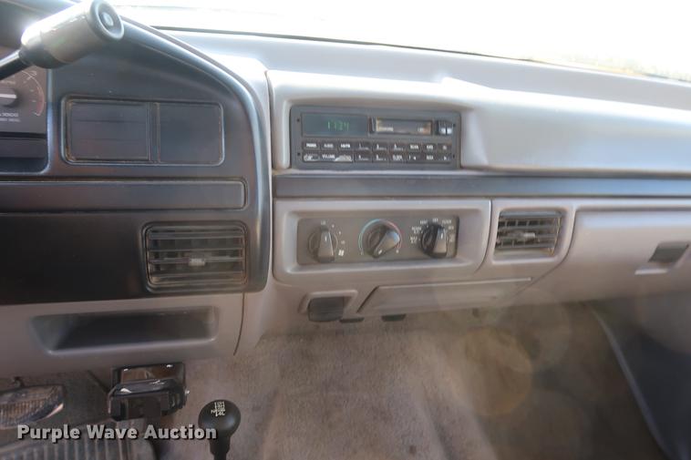 image for item DD9557 1997 Ford F350 flatbed pickup truck