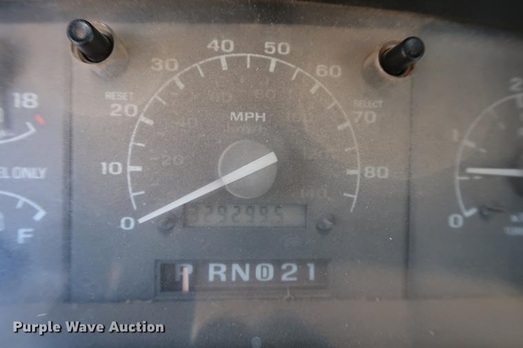 image for item DD9557 1997 Ford F350 flatbed pickup truck