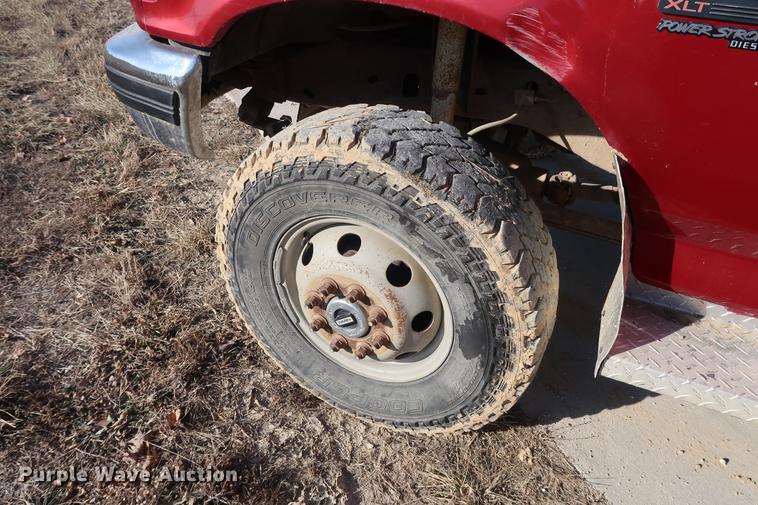 image for item DD9557 1997 Ford F350 flatbed pickup truck