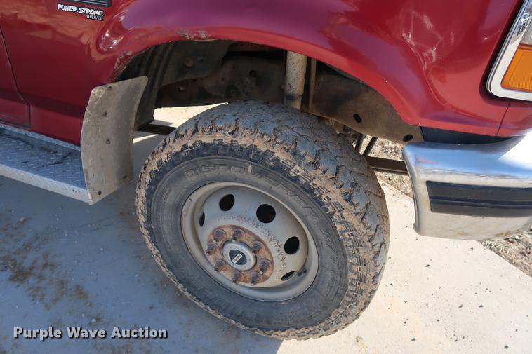 image for item DD9557 1997 Ford F350 flatbed pickup truck