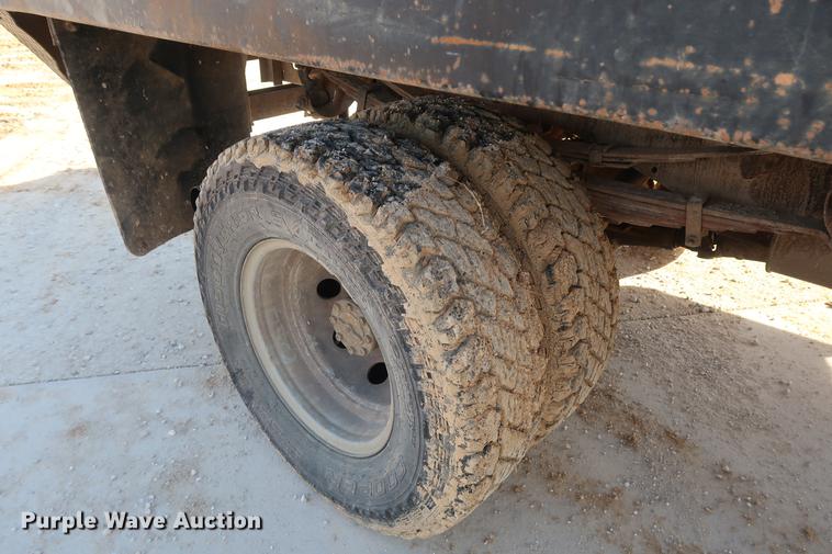 image for item DD9557 1997 Ford F350 flatbed pickup truck