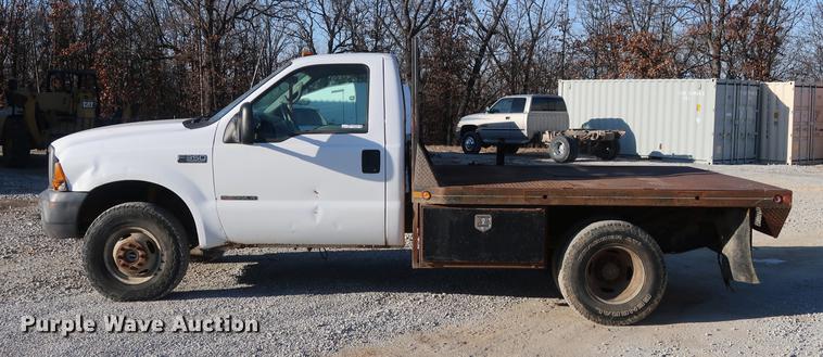 image for item DD9560 2000 Ford F350 Super Duty flatbed pickup truck