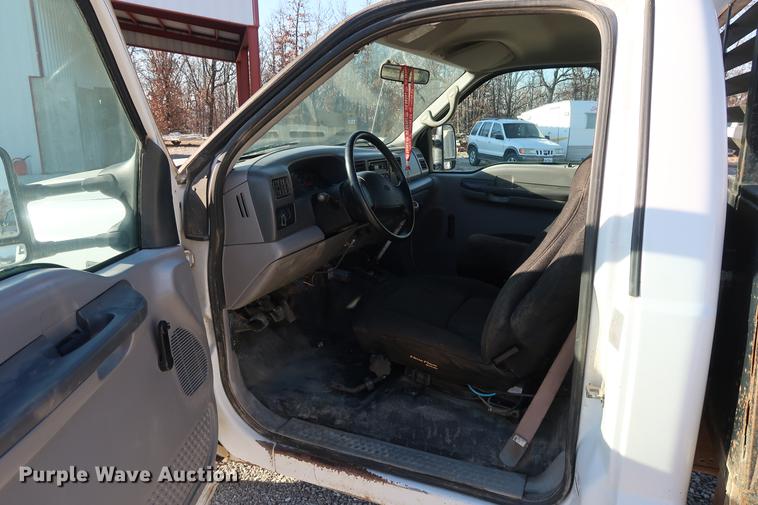 image for item DD9560 2000 Ford F350 Super Duty flatbed pickup truck