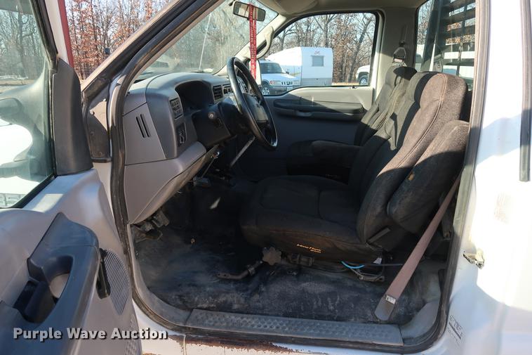 image for item DD9560 2000 Ford F350 Super Duty flatbed pickup truck