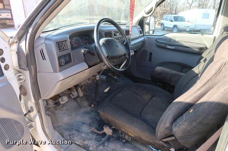 image for item DD9560 2000 Ford F350 Super Duty flatbed pickup truck