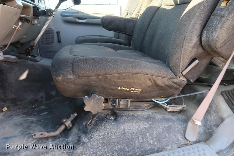 image for item DD9560 2000 Ford F350 Super Duty flatbed pickup truck