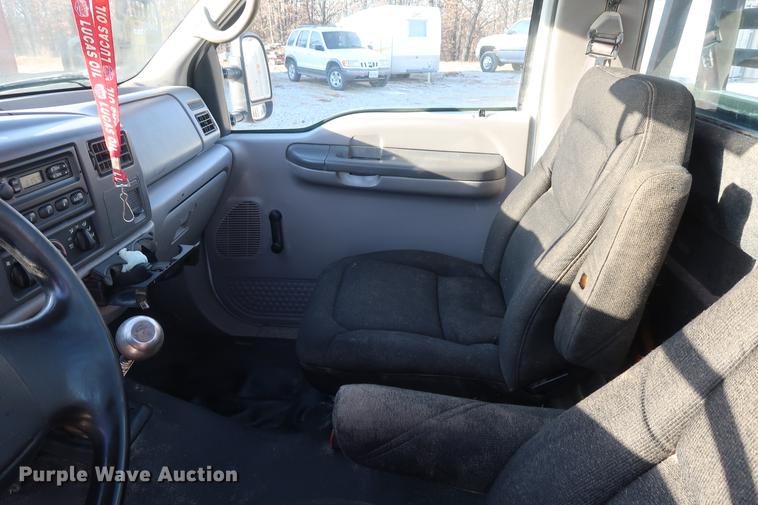 image for item DD9560 2000 Ford F350 Super Duty flatbed pickup truck