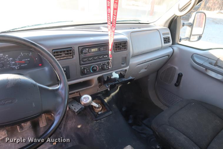 image for item DD9560 2000 Ford F350 Super Duty flatbed pickup truck