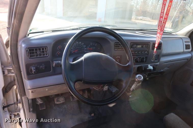 image for item DD9560 2000 Ford F350 Super Duty flatbed pickup truck